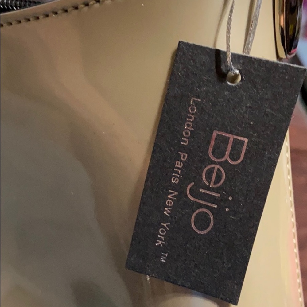 Beijo Handbag. NWOT! - Picture 12 of 16